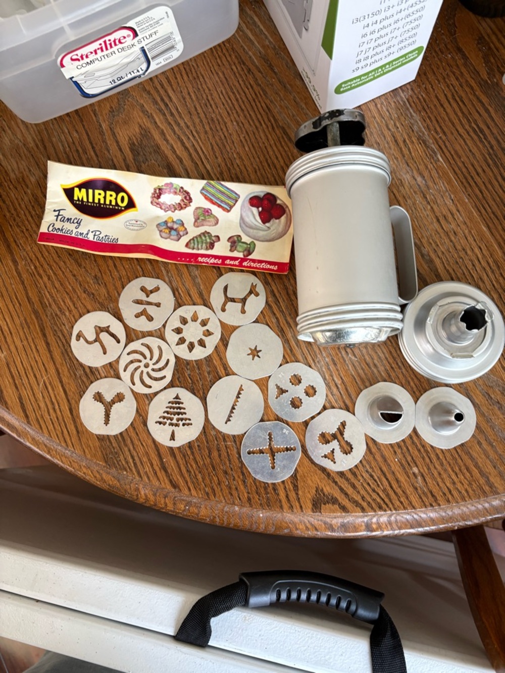 Vintage Mirro White Cookie Press with Decorative Discs
